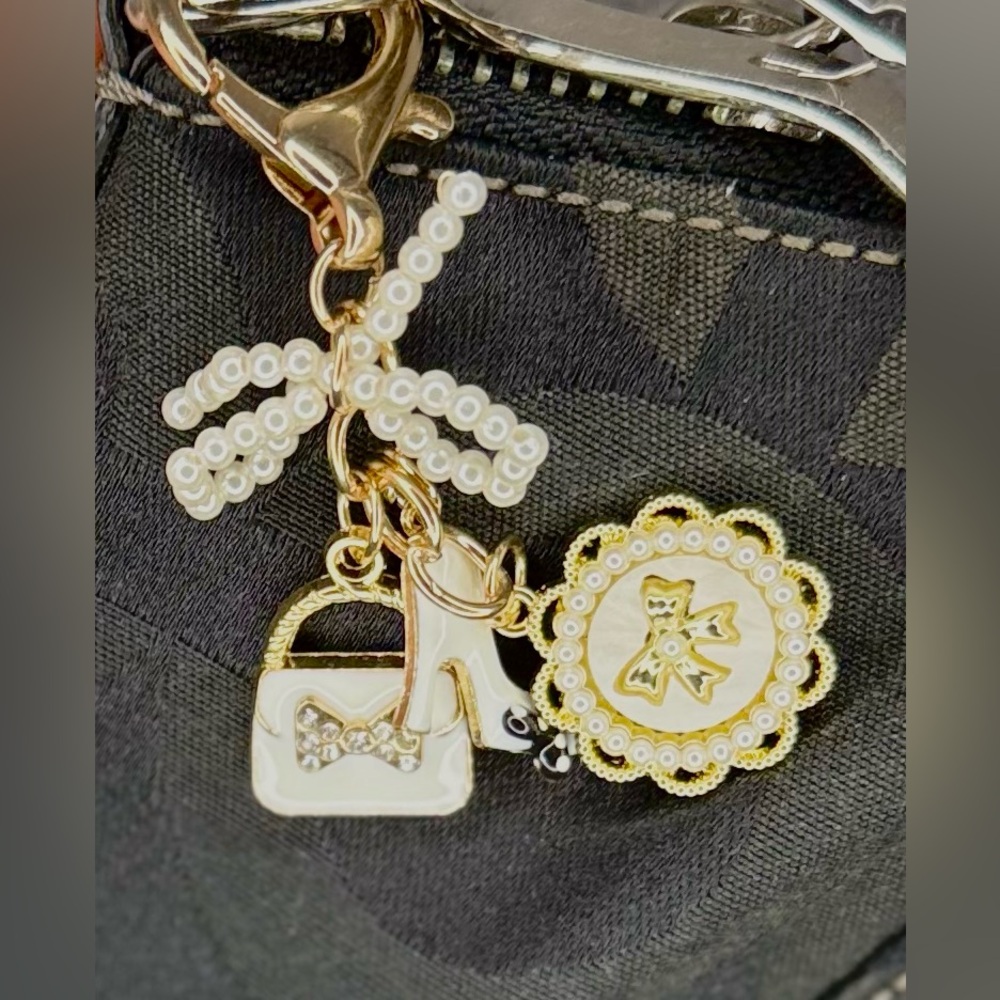 NEW Gold & White Fashion Bag Charm / Keychain - (show, purse, bow, heart clasp) - Picture 2 of 4